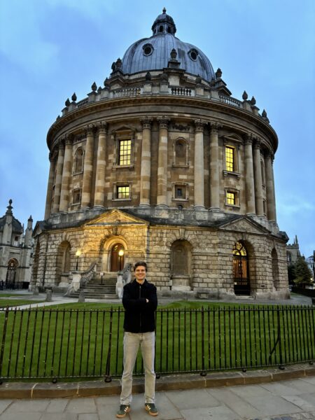 Mathis Neuhaus stands in front of the Radcliffe Camera at the University of Oxford.